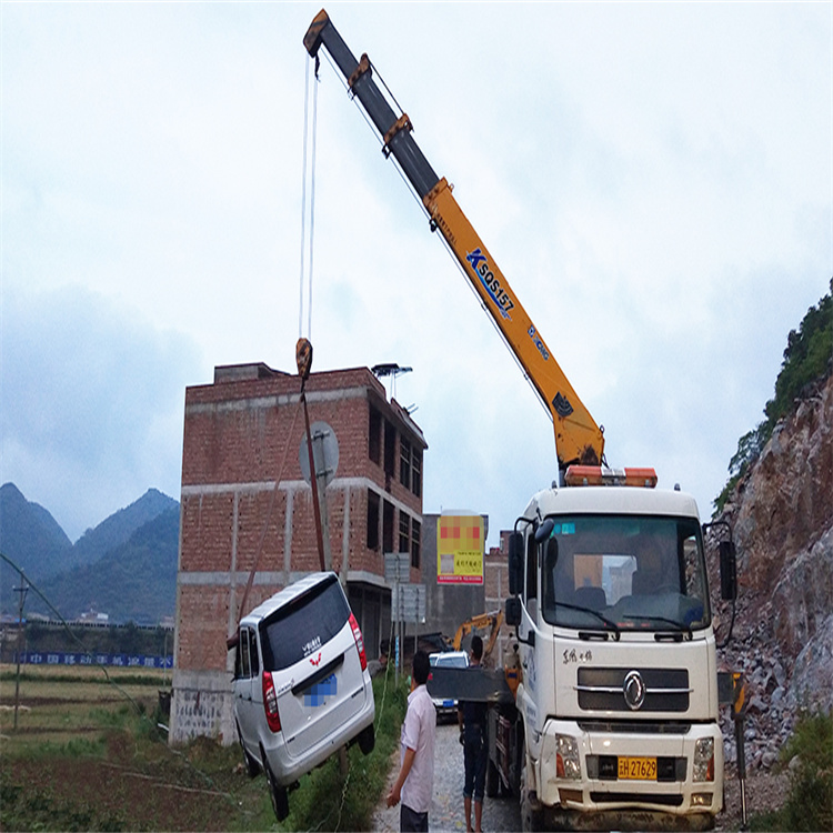 安庆道路交通事故救援吊装案例